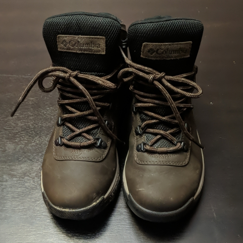 Columbia Newton Ridge plus hiking boots
